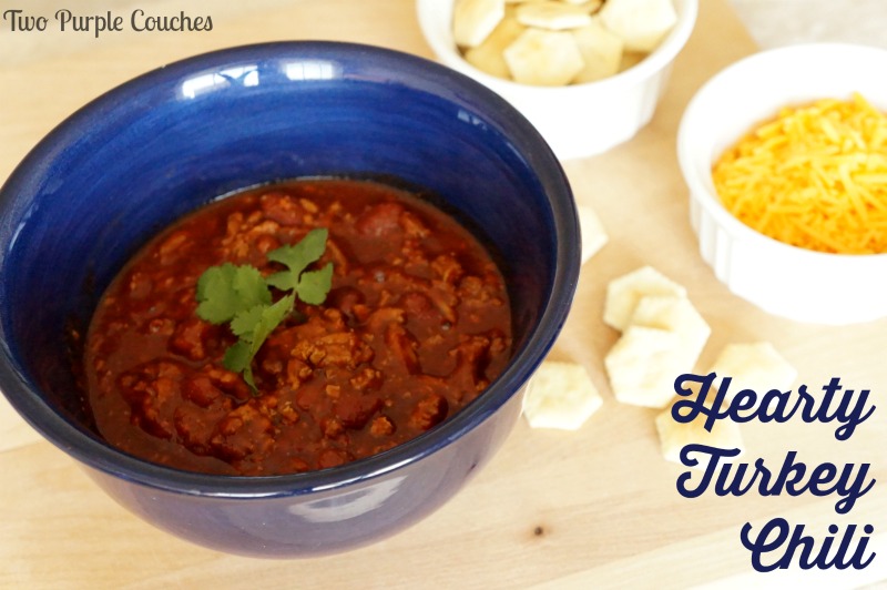 This Hearty Turkey Chili fills you up cold nights. Perfect for pot-lucks, Sunday dinners and football parties! via www.twopurplecouches.com 