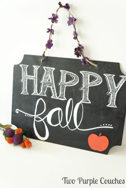 Love this beautiful "Happy Fall" Chalkboard Sign! How perfect would this look on the front door!? via www.twopurplecouches.com