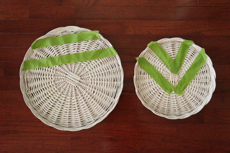 painted wicker chargers - see how this blogger transforms it into wall decor!