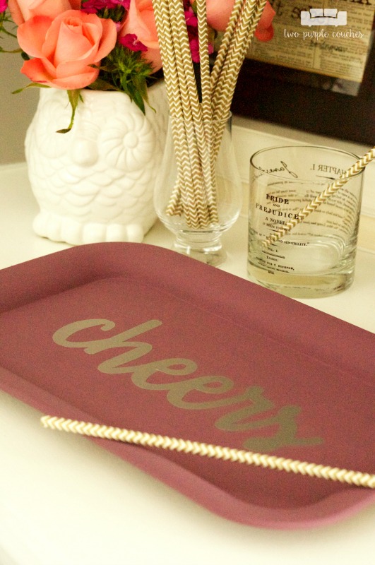 "Cheers" DIY Bar Tray Idea / Makeover a thrifted metal tray with paint and a vinyl decal to turn it into a chic, modern mini bar tray for your home.