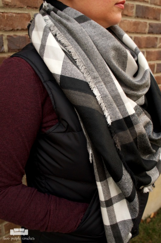 DIY Blanket Scarf / Easy tutorial on how to make your own oversized plaid flannel blanket scarf. Perfect for staying warm on chilly fall and winter days!