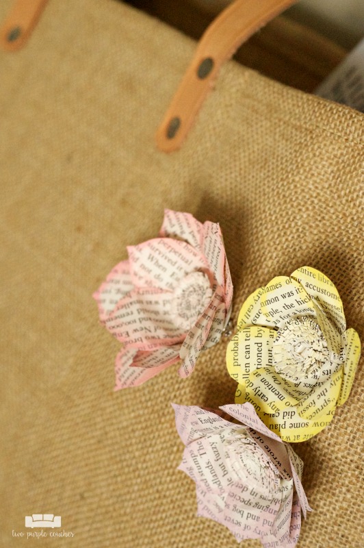 DIY Book Page Flower Pins / How to make beautiful book page flower pins or flair to add to a tote bag or wear as a lapel pin.