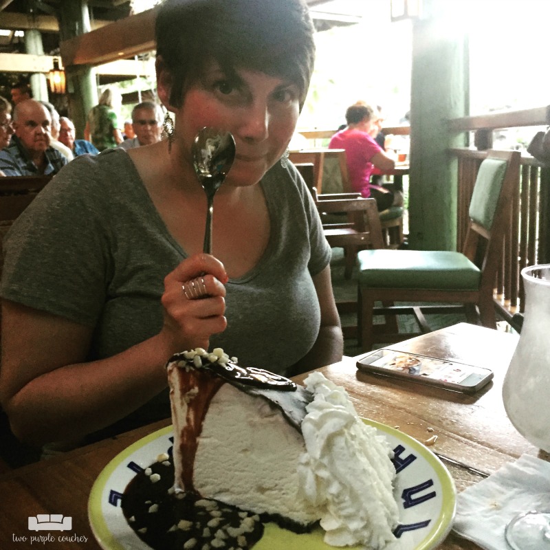 Famed Hula Pie at Keoki's Paradise / Our favorite Kauai restaurants - great places to grab a delicious bite, sample fresh local-caught fish and enjoy a cocktail or pina colada in paradise!