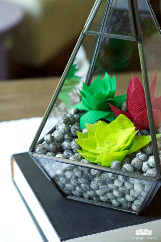 How to make a modern geometric faux succulent terrarium - love this easy and unique DIY home decor idea! Perfect for indoor decor or table centerpiece!
