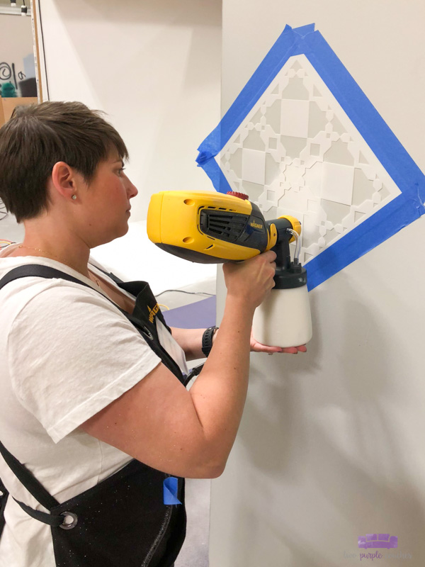 Wagner Inspraytional 2018 - painting a wall stencil with the FLEXiO 3000 detail finish nozzle