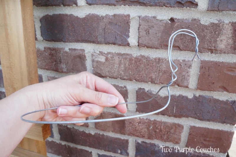 Wire Hangers for Potted Herbs by Two Purple Couches #gardening #herbgardening #urbangardening #herbs