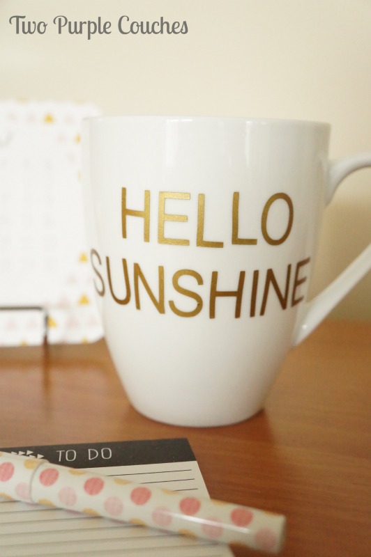Cute kate spade inspired coffee mug via www.twopurplecouches.com #katespade #diyproject #knockoffproject #silhouette #vinyl 
