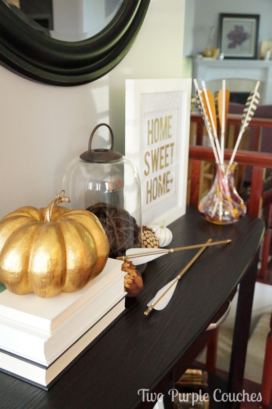 Love the gold accents in this beautiful Fall entry console tablescape! via www.twopurplecouches.com