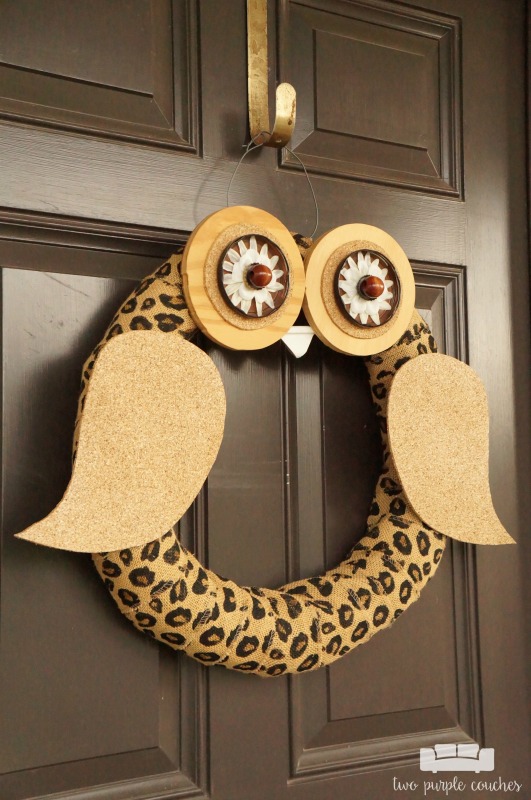 Make this DIY owl wreath using items you probably have around the house! This is a really cute, unique idea for fall decorating or fall porch decor.