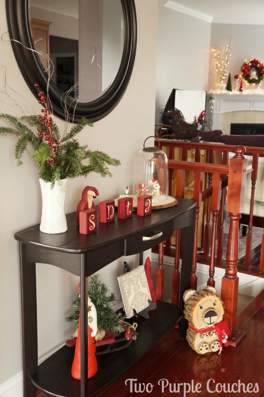 Vintage-inspired Christmas entryway via www.twopurplecouches.com