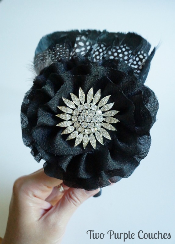 DIY your own party headband for a New Year's Eve or Roaring Twenties party. via www.twopurplecouches.com