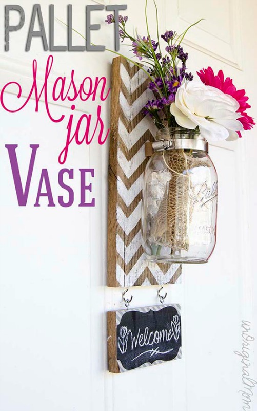Creative Spark Most Clicked: Pallet Mason Jar Vase from Unoriginal Mom
