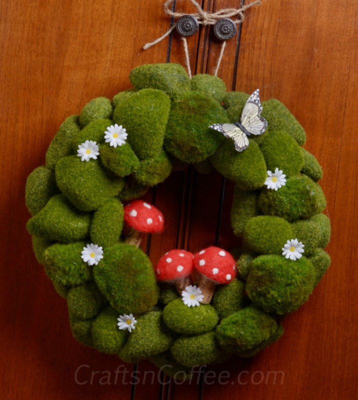 Spring Moss Rock Wreath from Crafts 'n Coffee