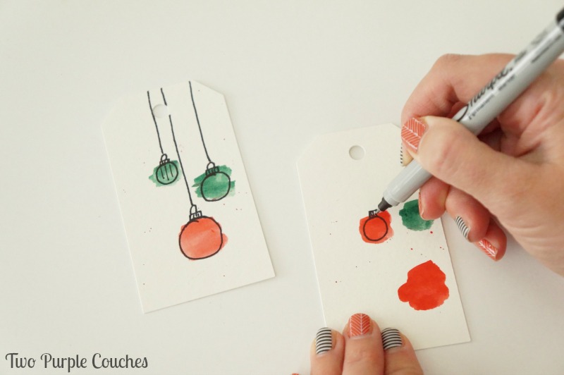 How easy is this!? Paint circles with watercolors, then draw on ornaments for a cute handmade gift tag. 
