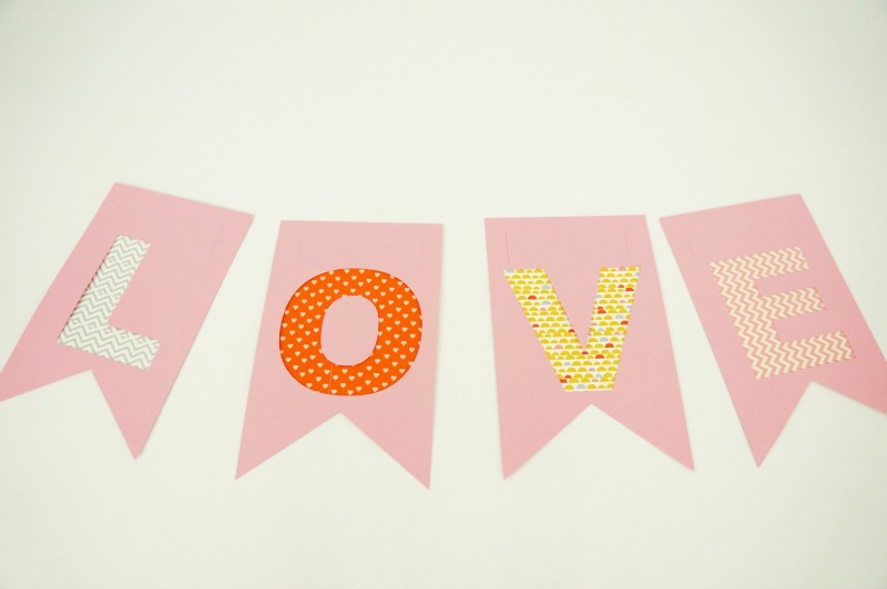 Make this sweet washi tape banner for Valentine's Day! Tutorial included.