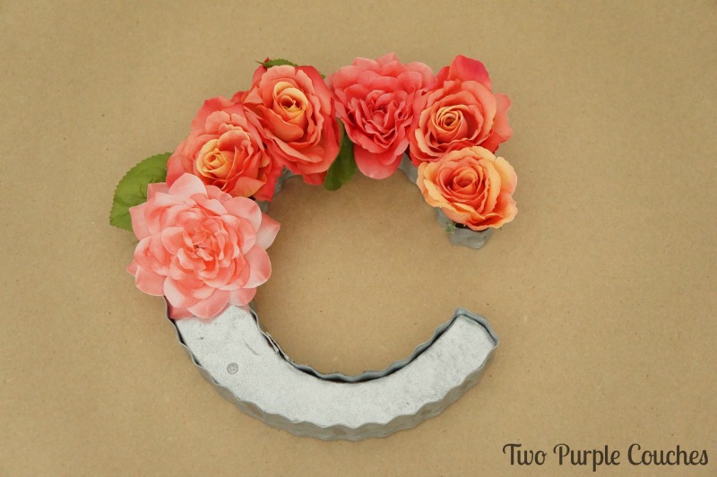 Make your own beautiful DIY floral letter or floral monogram with this easy step-by-step tutorial. These are especially gorgeous as wall decor!