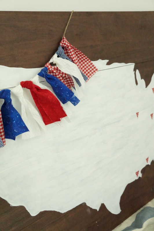 Follow this simple step-by-step tutorial to make your own fabric garland. Use red, white and blue fabrics to add a patriotic touch to your summer decor!