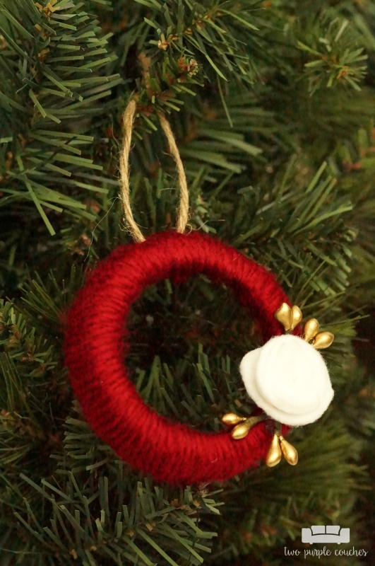 These adorable mason jar ring wreath ornaments are perfect for holiday decorating and gifting! Plus check out 21 other handmade ornament ideas!