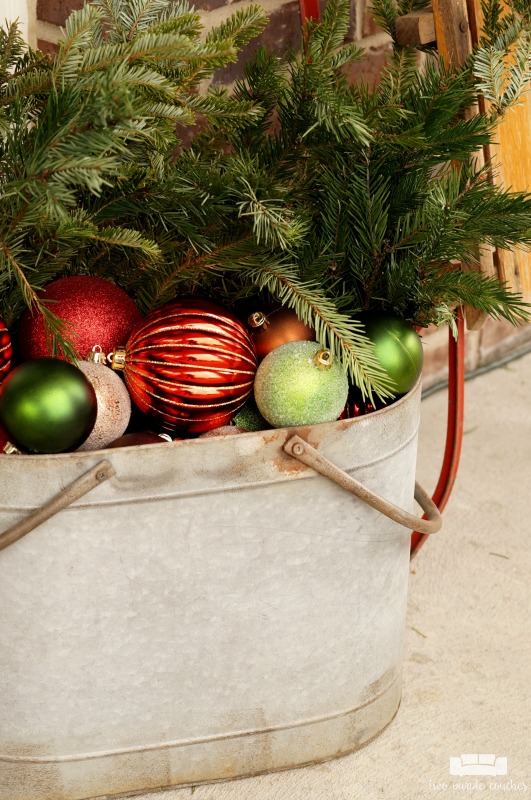 Beautiful vintage-inspired Christmas porch decor - what a pretty way to decorate your front porch for the holiday season! I love the sled and post box!