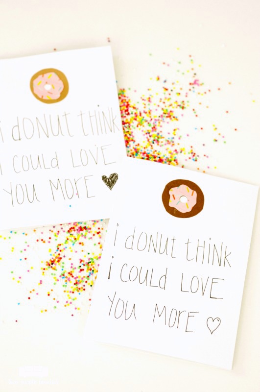 Adorable donut Valentine's card made with washi tape! This would be a really easy craft, and so cute for an anniversary or birthday card!