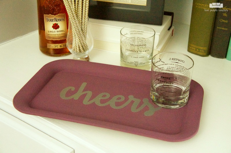 "Cheers" DIY Bar Tray Idea / Makeover a thrifted metal tray with paint and a vinyl decal to turn it into a chic, modern mini bar tray for your home.