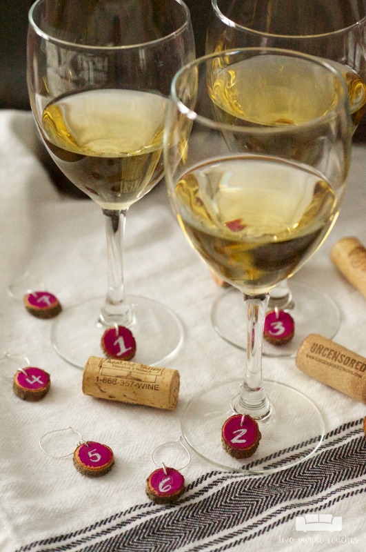 How to make wood slice wine charms. Never misplace your wine glass again! Easy DIY wine charms idea made from wood slices for a rustic touch.