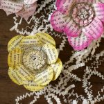 How to make book page flowers tutorial / Easy DIY book page flowers - a perfect crafts idea for upcycling old or vintage books in fun new ways.