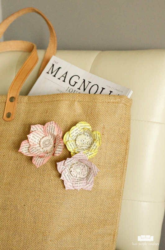 DIY Book Page Flower Pins / How to make beautiful book page flower pins or flair to add to a tote bag or wear as a lapel pin. 