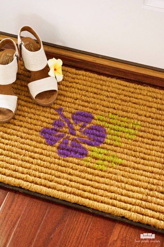 DIY Stenciled Doormat / Create your own decorative doormat with your Silhouette or Cricut and outdoor paint! Such an easy DIY welcome mat project idea!