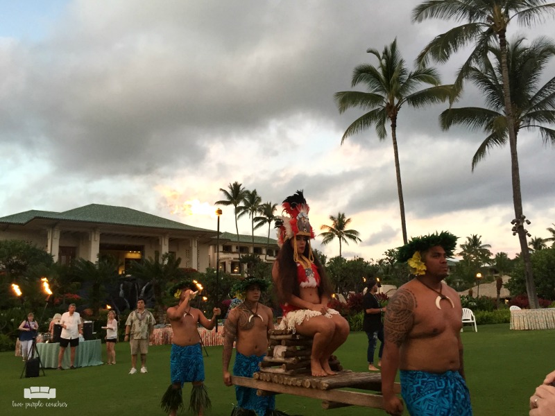 Grand Hyatt Kauai Luau Show / Our favorite Kauai restaurants - great places to grab a delicious bite, sample fresh local-caught fish and enjoy a cocktail or pina colada in paradise!