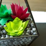 How to make a modern geometric faux succulent terrarium - love this easy and unique DIY home decor idea! Perfect for indoor decor or table centerpiece!
