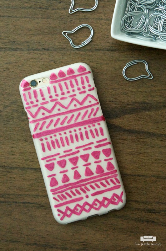 DIY Tribal Painted Phone Case / Awesome idea! Buy a plain phone case from the dollar store and give it a unique tribal-geo design with DecoArt paint!