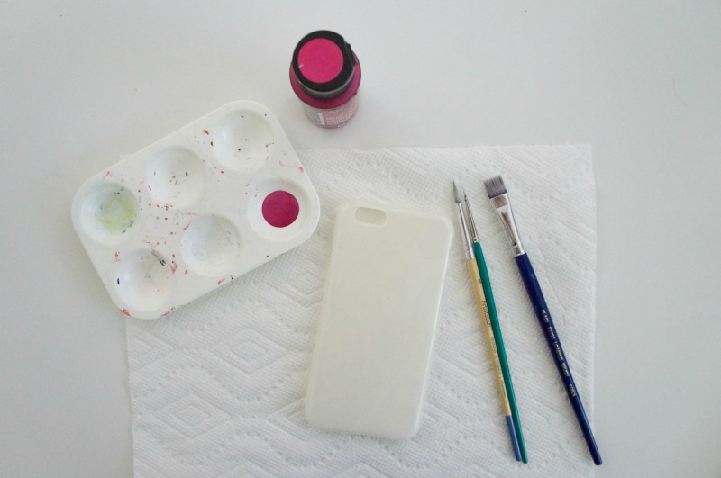 DIY Tribal Painted Phone Case / Awesome idea! Buy a plain phone case from the dollar store and give it a unique tribal-geo design with DecoArt paint!