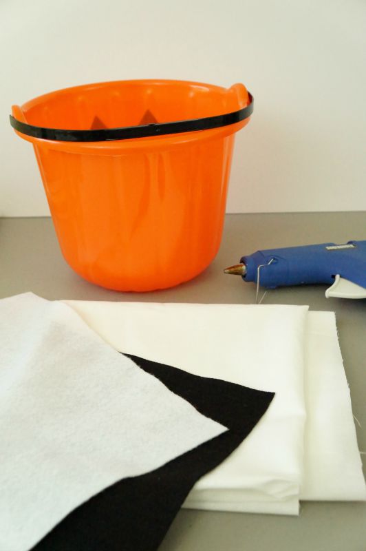Materials to make your own Mummy Treat Buckets