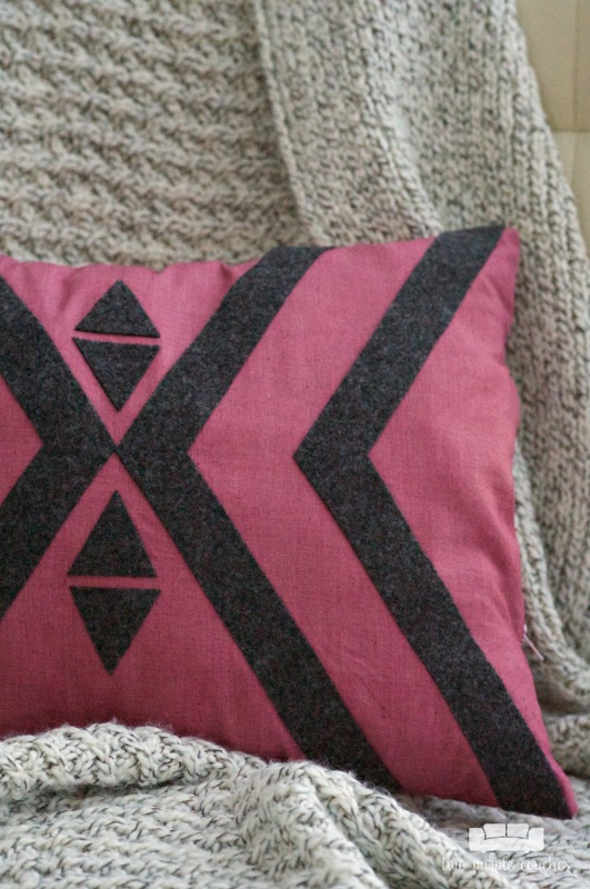 Geometric pillow - details
