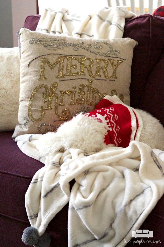 I want to curl up here too! Cozy holiday decorating in the family room 