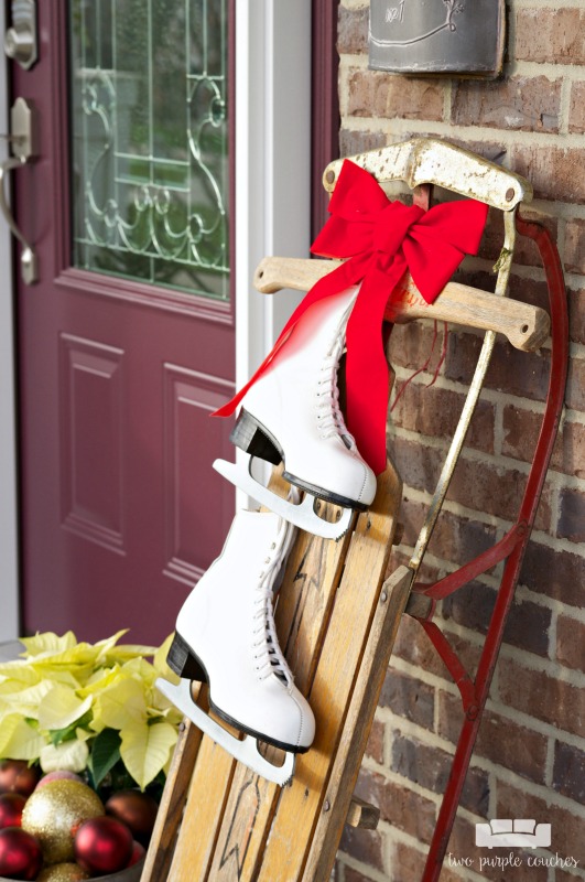 Great idea! Add a pair of ice skates to a vintage sled for outdoor holiday porch decorating!