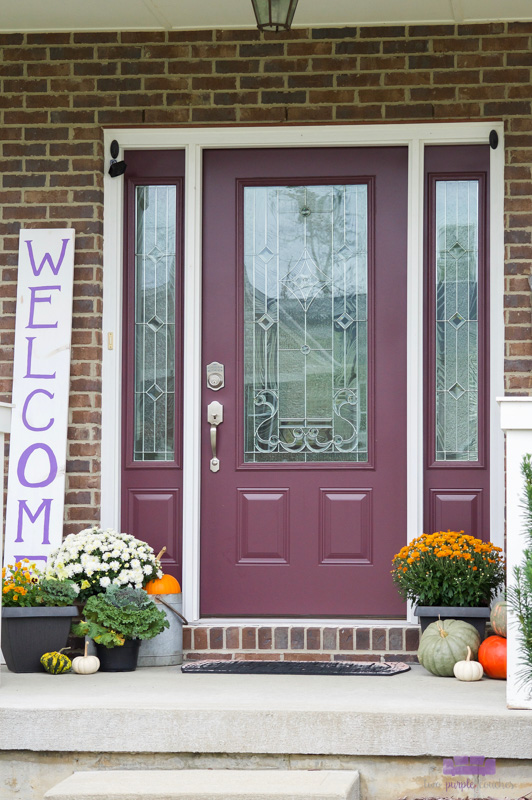 Simple and welcoming outdoor front porch decor for the Fall season