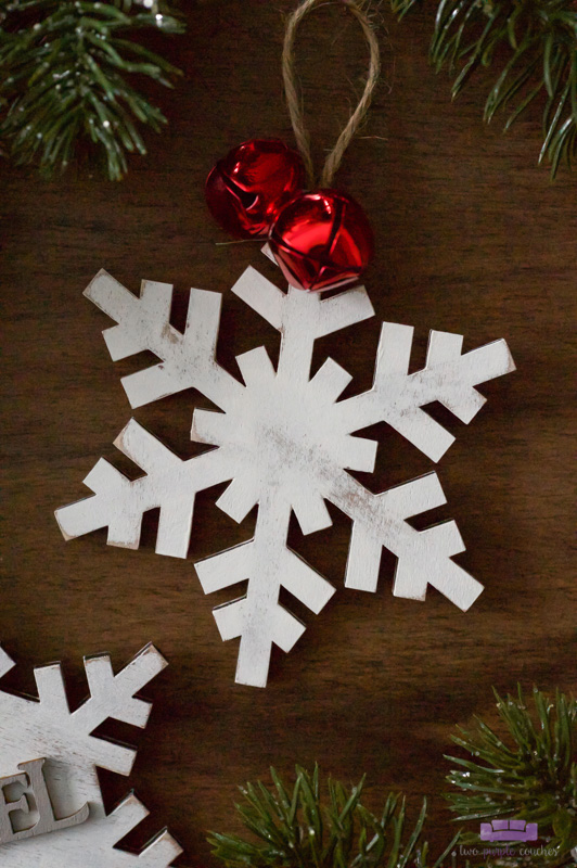 Rustic White-Washed Wooden Snowflake Ornament - easy DIY Christmas craft you can make in minutes!
