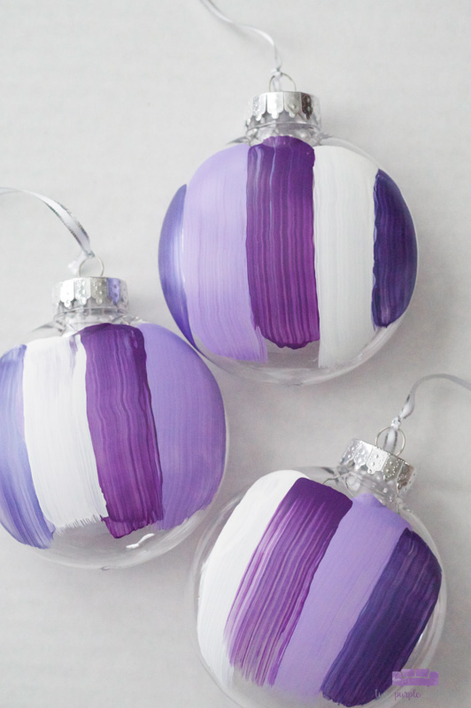 Abstract Brush Stroke Ornaments - how gorgeous are these modern DIY ornaments!?