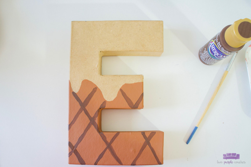 paint cone lines on ice cream letter